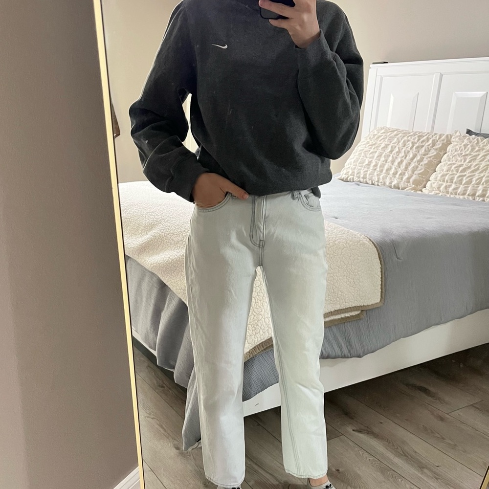 Weekday Seattle Jeans in Seattle Bleach- Size 26